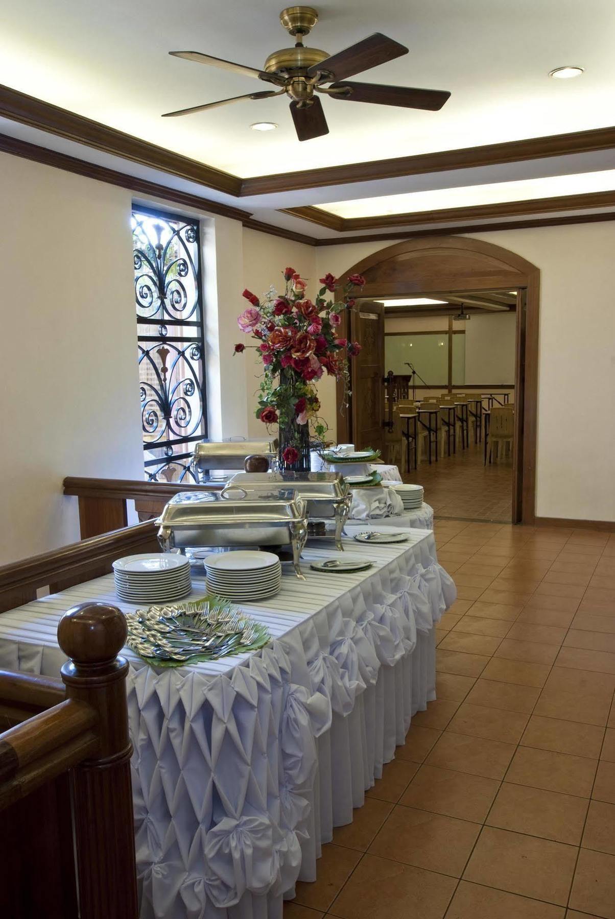 Pinoy Pamilya Hotel Pasay Exteriör bild